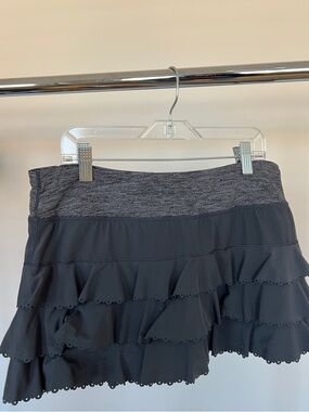 Lululemon tennis skirt Size 6